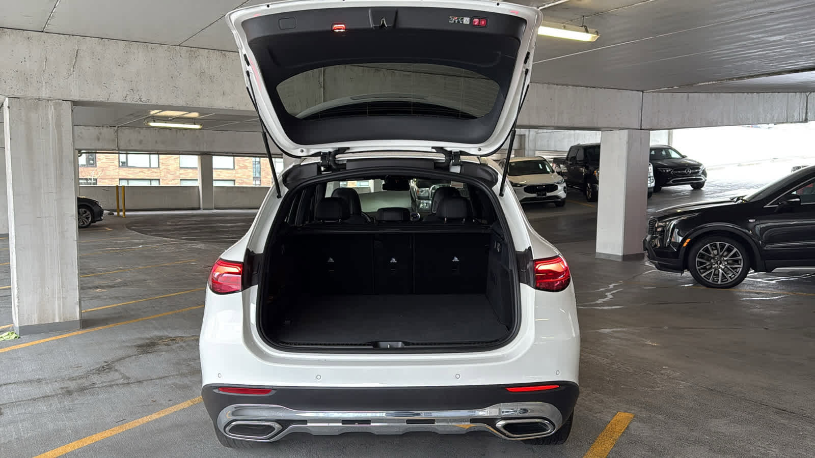 Used 2025 Mercedes-Benz GLC 300 4MATIC image 8