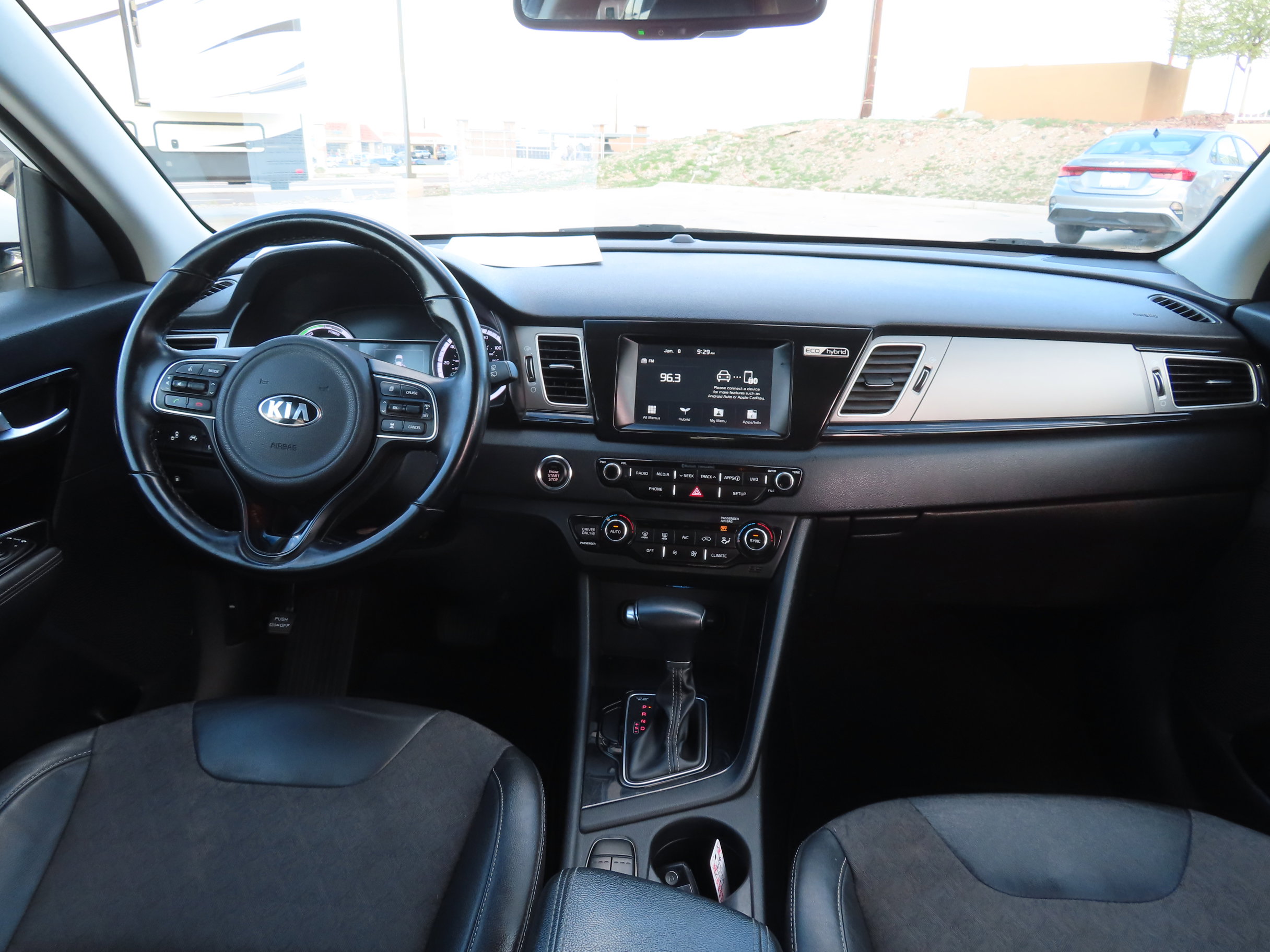 Used 2019 Kia Niro EX image 2