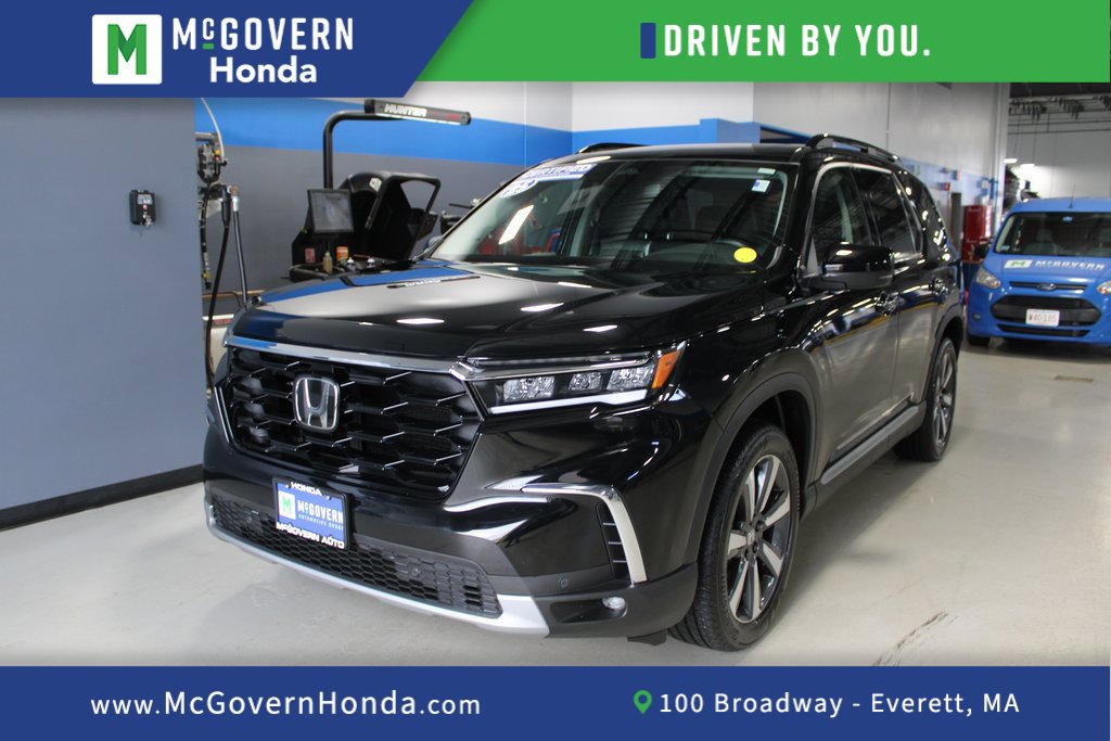 Used 2025 Honda Pilot Touring image 1