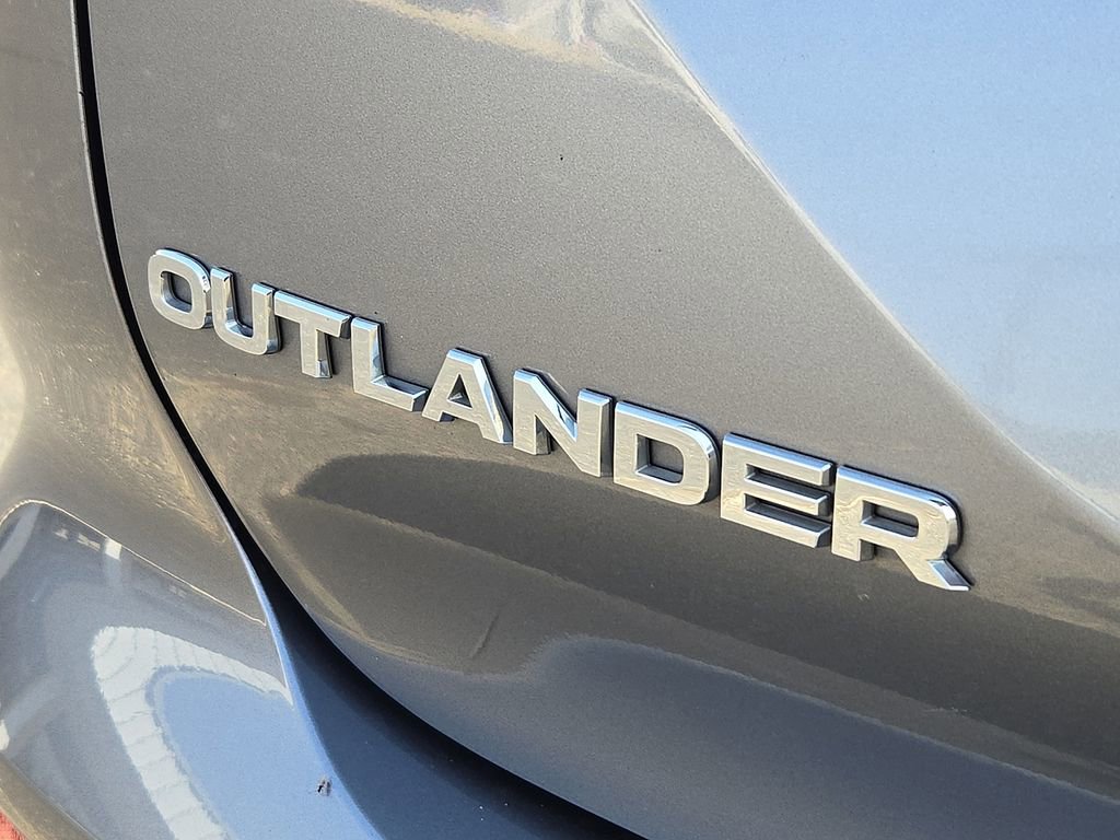 Used 2022 Mitsubishi Outlander SEL Black Edition image 32