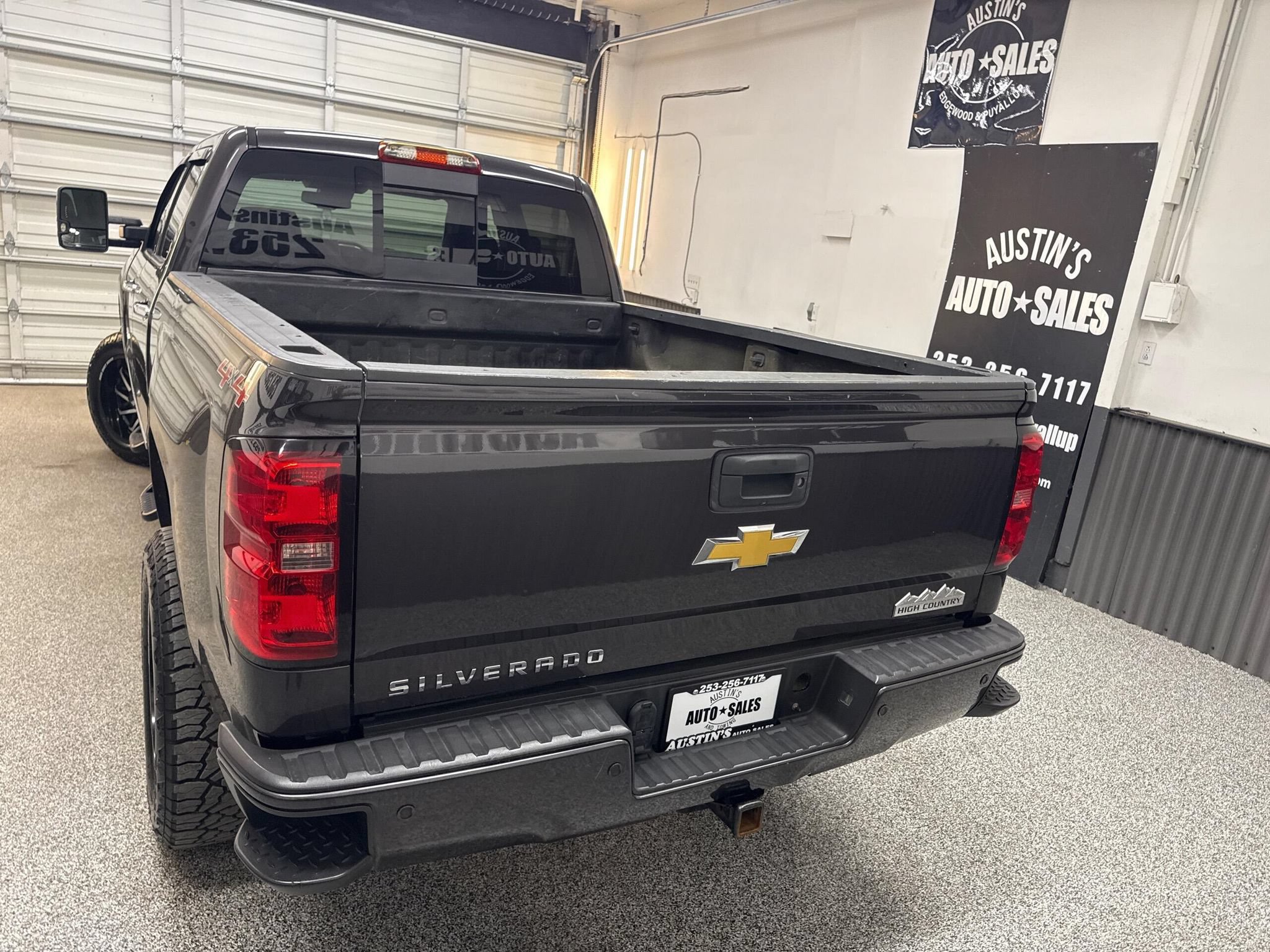Used 2014 Chevrolet Silverado 1500 High Country w/ High Country Premium Package AWD/4WD image 5