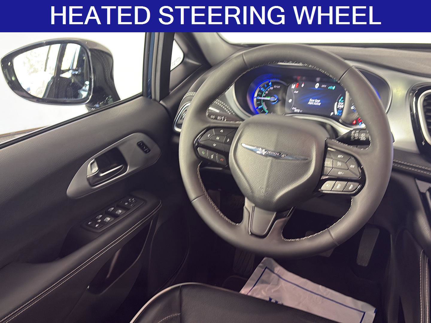 Used 2025 Chrysler Pacifica Premium image 17