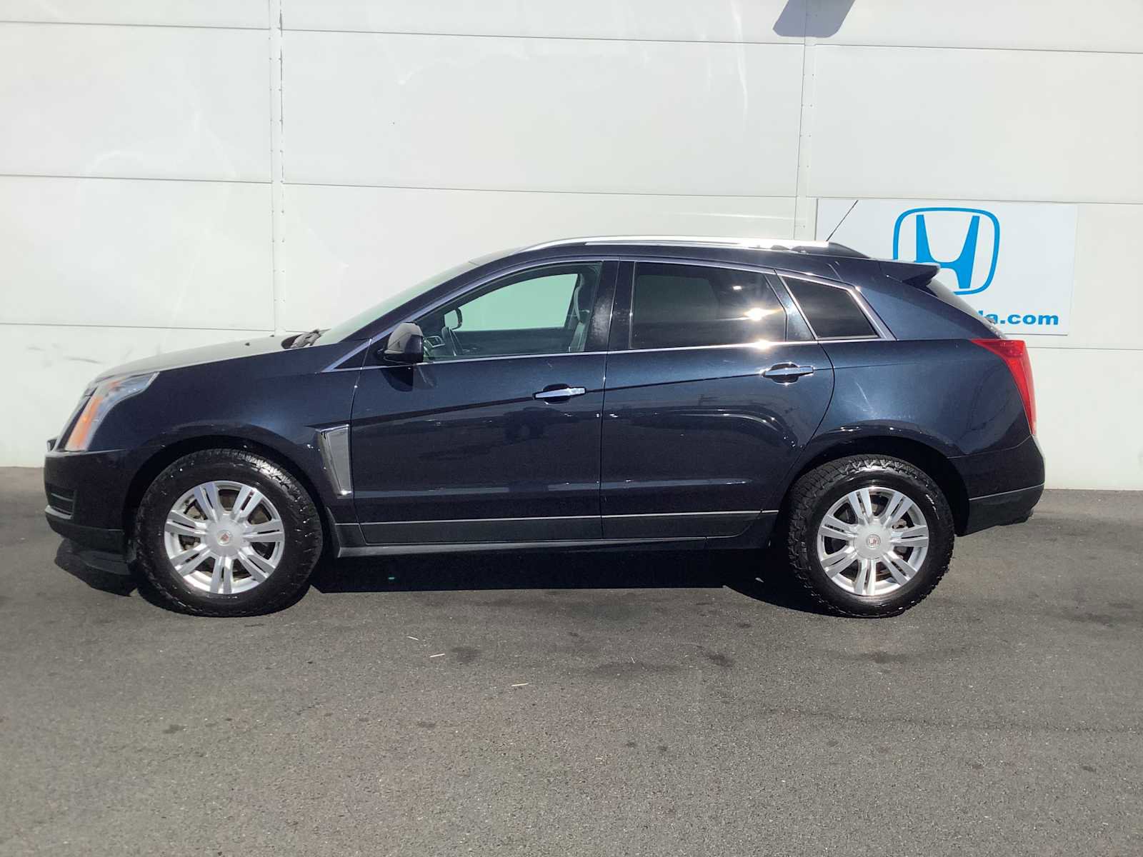 Used 2015 Cadillac SRX Luxury w/ Driver Awareness Package AWD/4WD image 3
