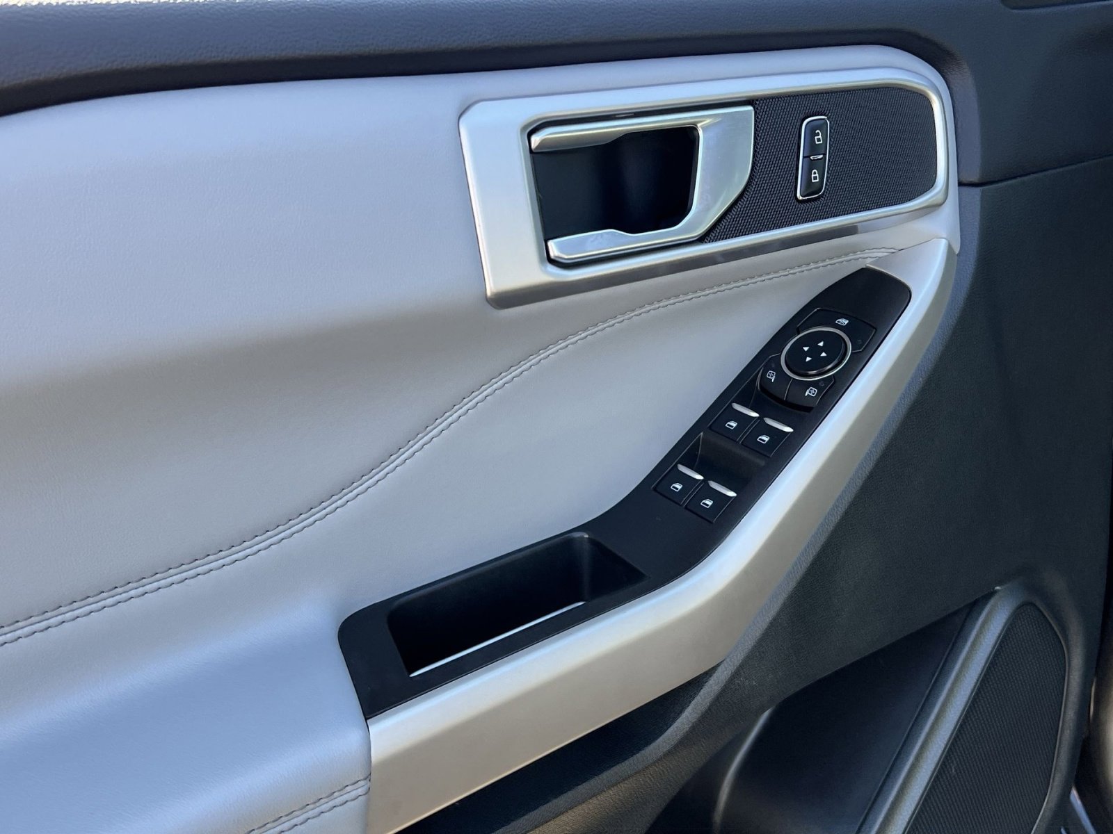 Used 2024 Ford Explorer XLT w/ Equipment Group 202A image 15