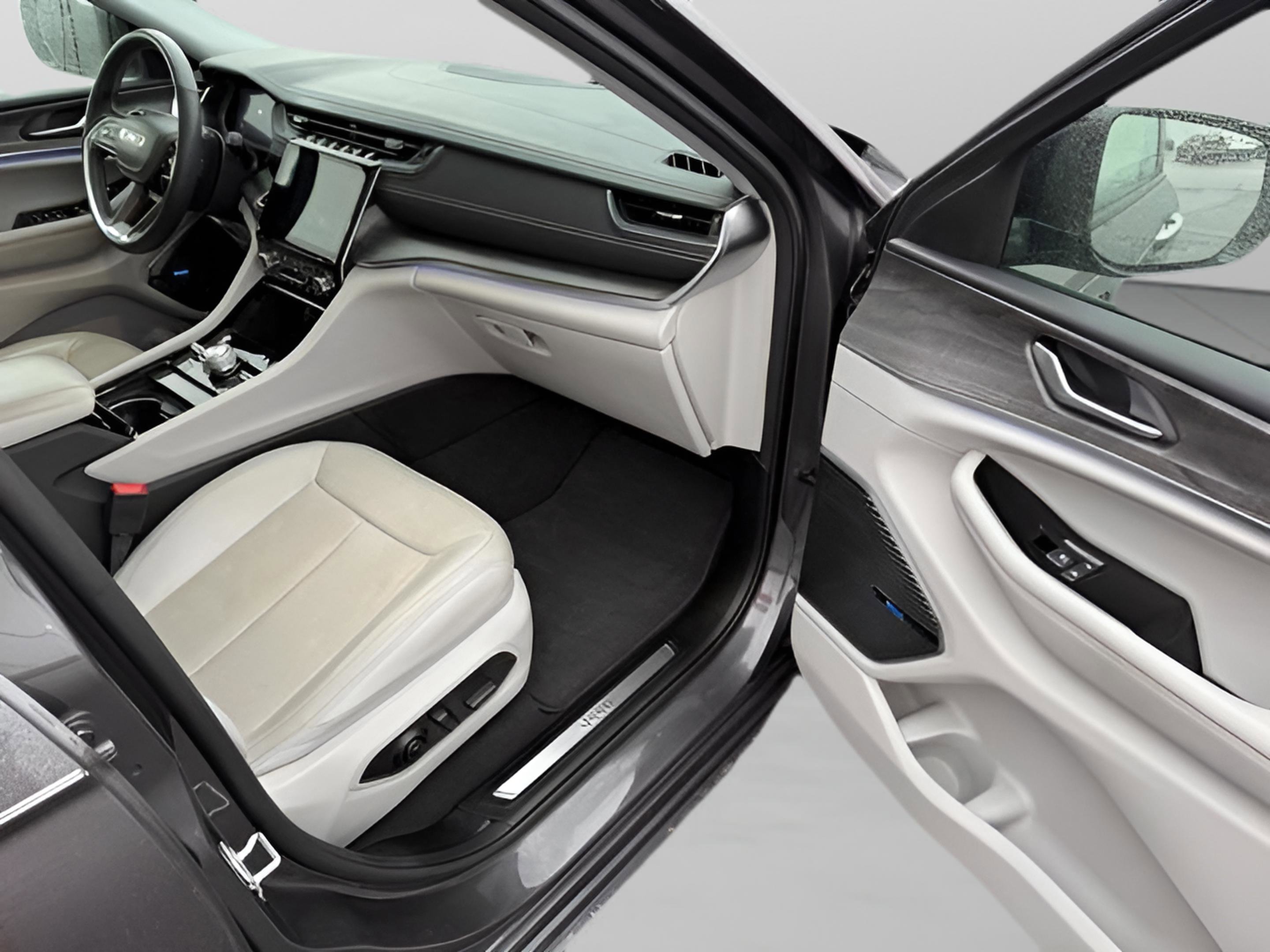 Used 2022 Jeep Grand Cherokee L Overland image 21