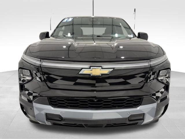 Used 2025 Chevrolet Silverado EV LT image 8
