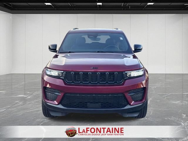 Used 2023 Jeep Grand Cherokee Altitude AWD/4WD image 8