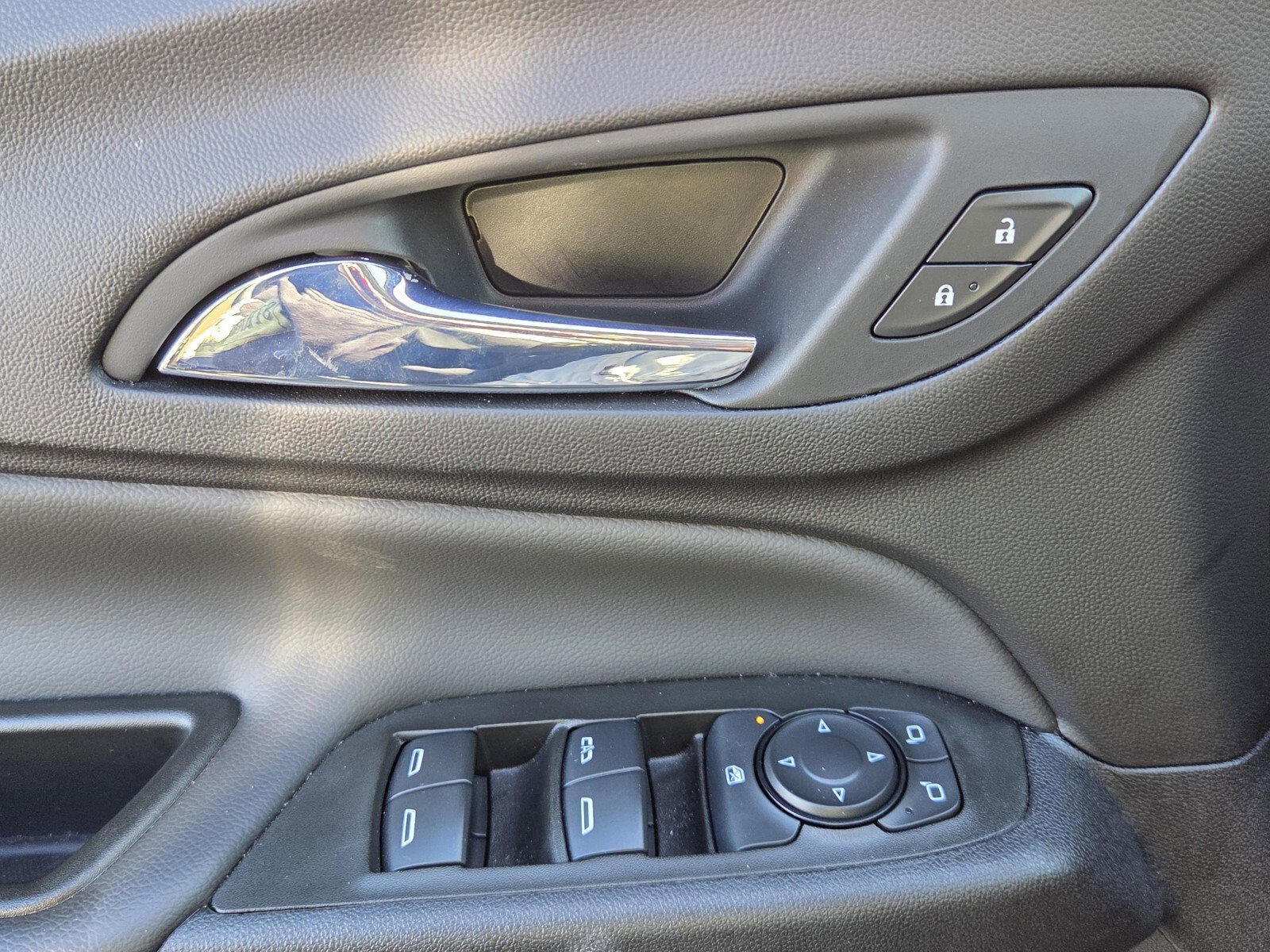 Used 2024 Chevrolet Equinox LT FWD image 14