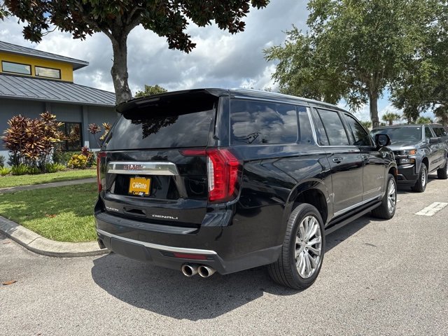 Used 2023 GMC Yukon XL Denali image 7