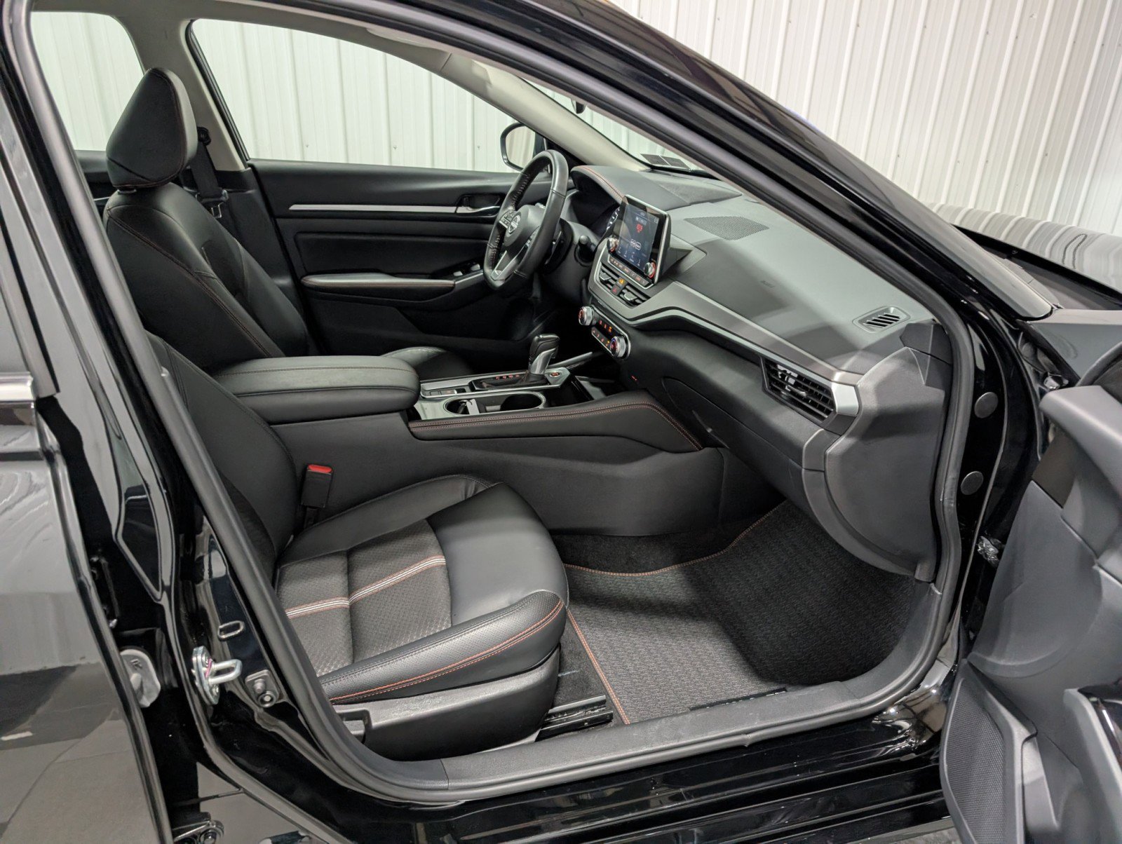 Used 2025 Nissan Altima 2.5 SR image 27