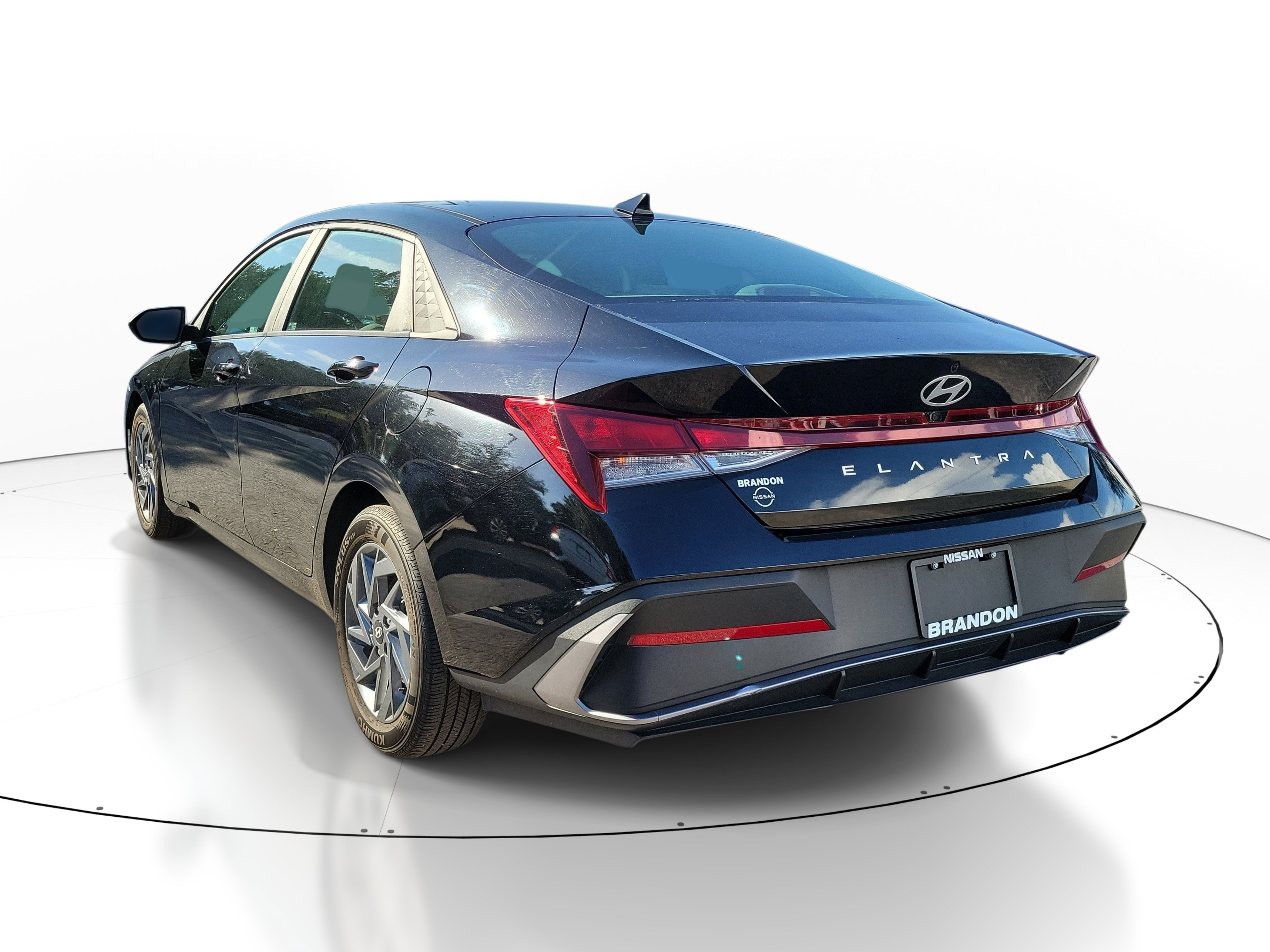 Used 2024 Hyundai Elantra SEL FWD image 5