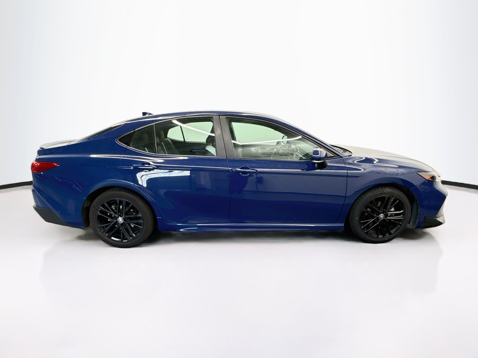 Used 2025 Toyota Camry SE FWD image 10