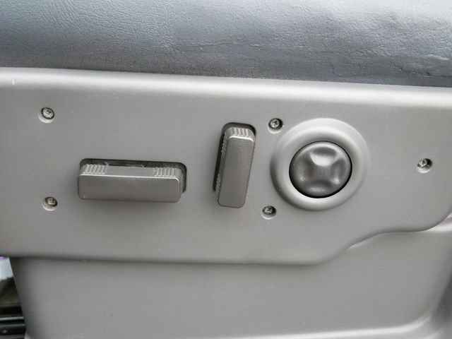 Used 2005 Chevrolet Silverado 2500 LT w/ Heavy-Duty Power Package image 15