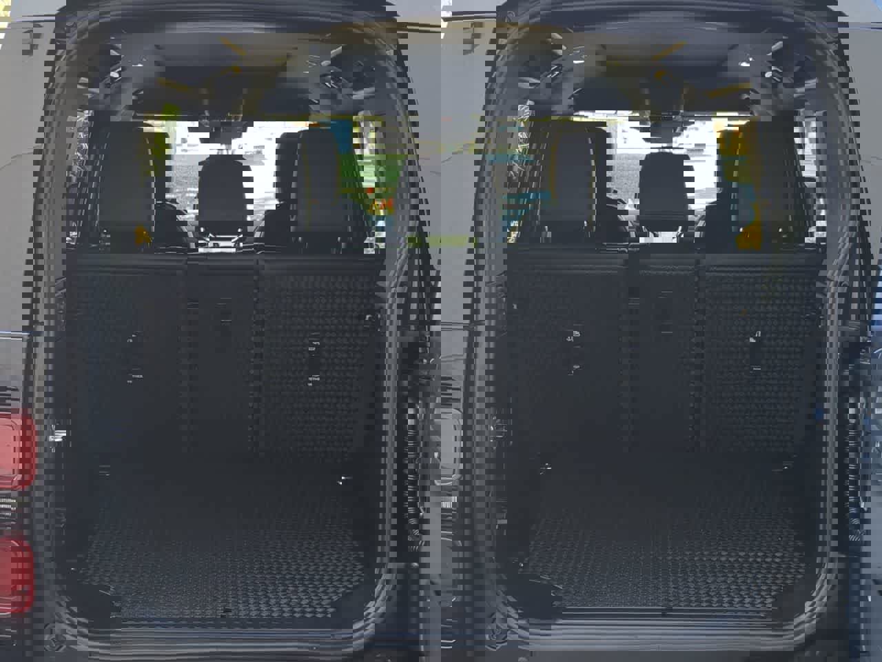 Used 2022 Land Rover Defender 110 X-Dynamic SE image 37