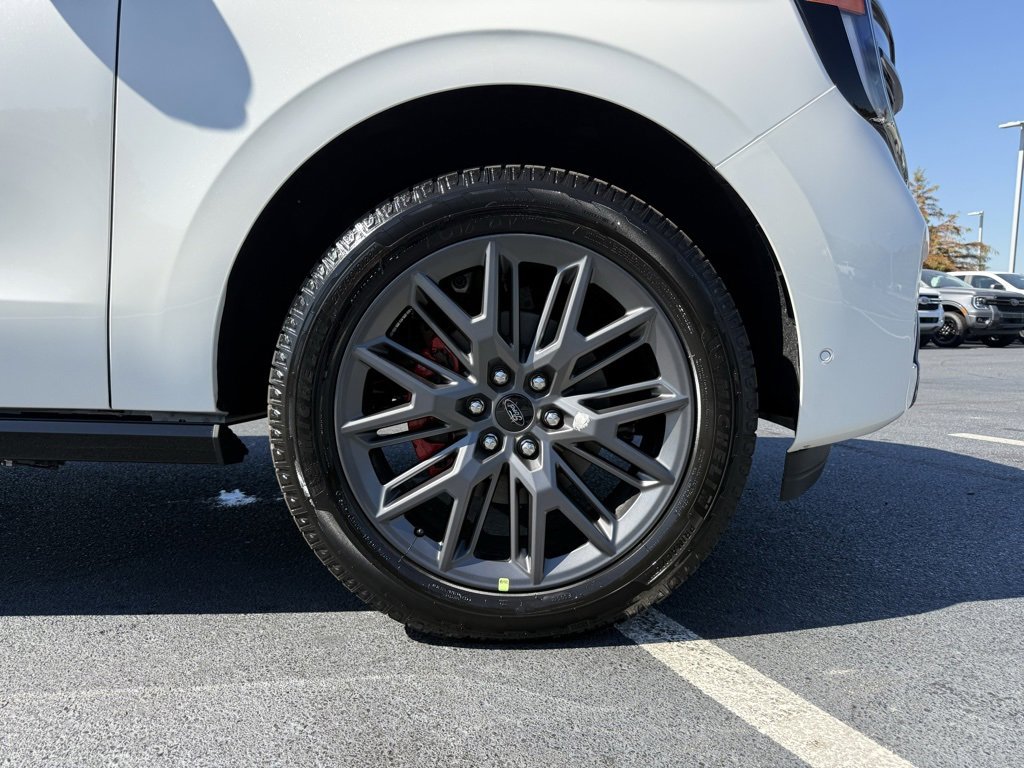 New 2025 Ford Expedition Platinum w/ Stealth Performance Package image 36