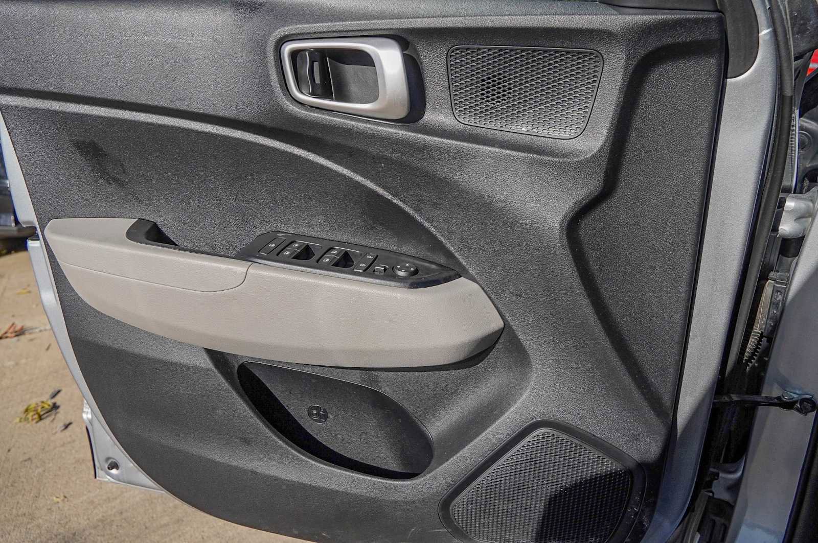 Used 2022 Hyundai Venue SEL image 22