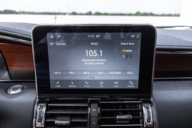 Used 2020 Lincoln Navigator Reserve AWD/4WD image 16