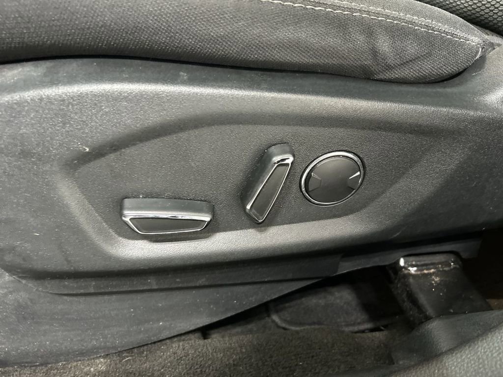 Used 2017 Ford Explorer XLT w/ Equipment Group 201A image 10