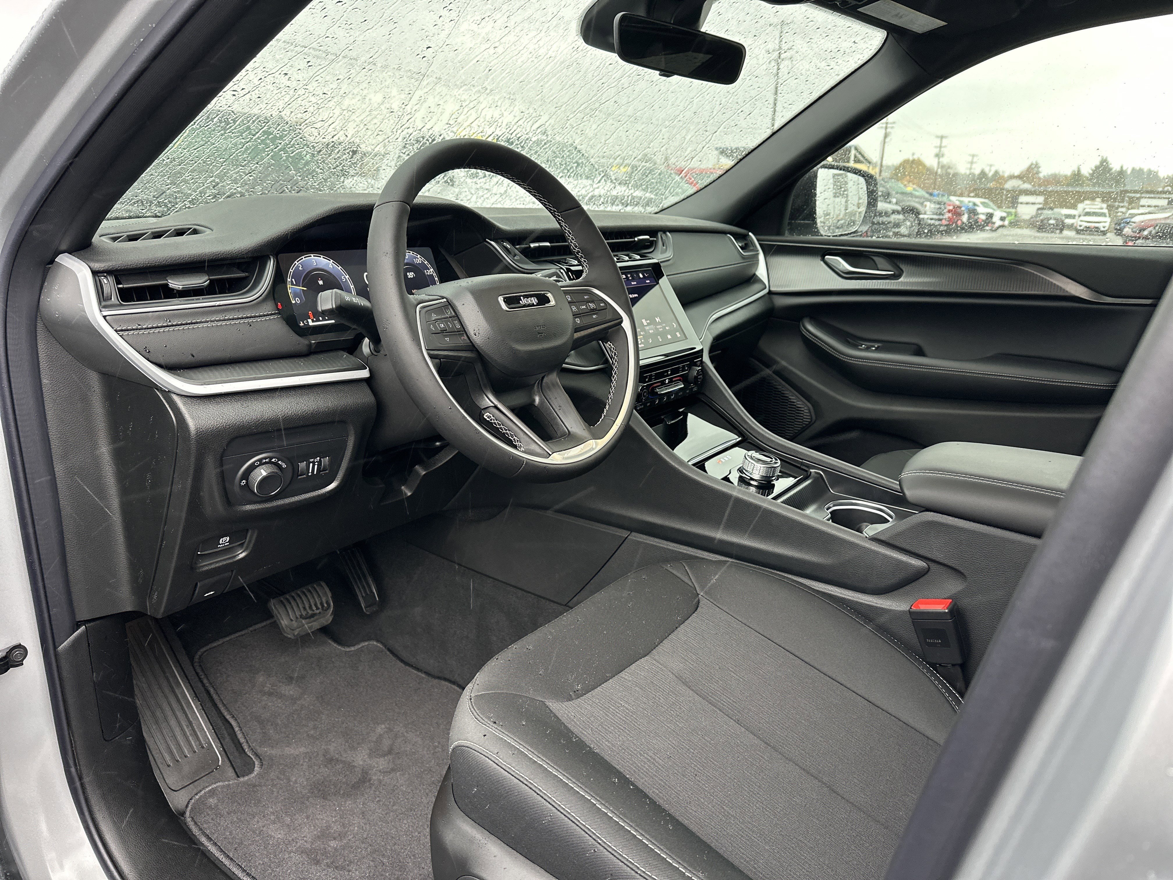 New 2025 Jeep Grand Cherokee Laredo X w/ Luxury Tech Group I image 9