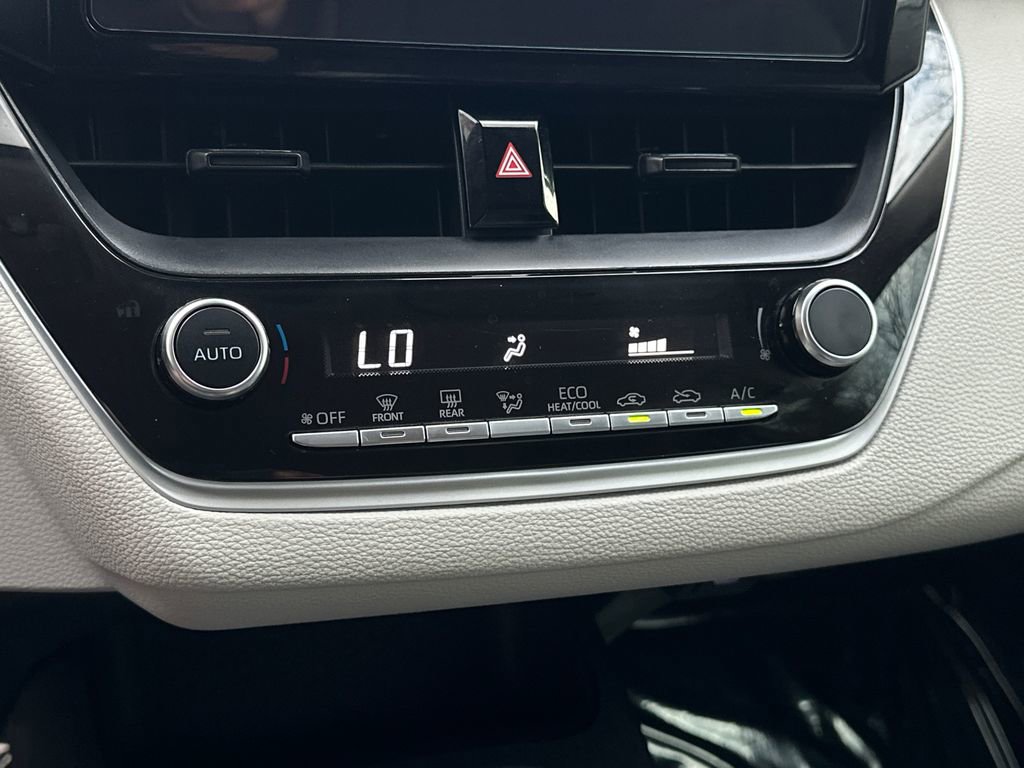 Used 2025 Toyota Corolla LE image 24