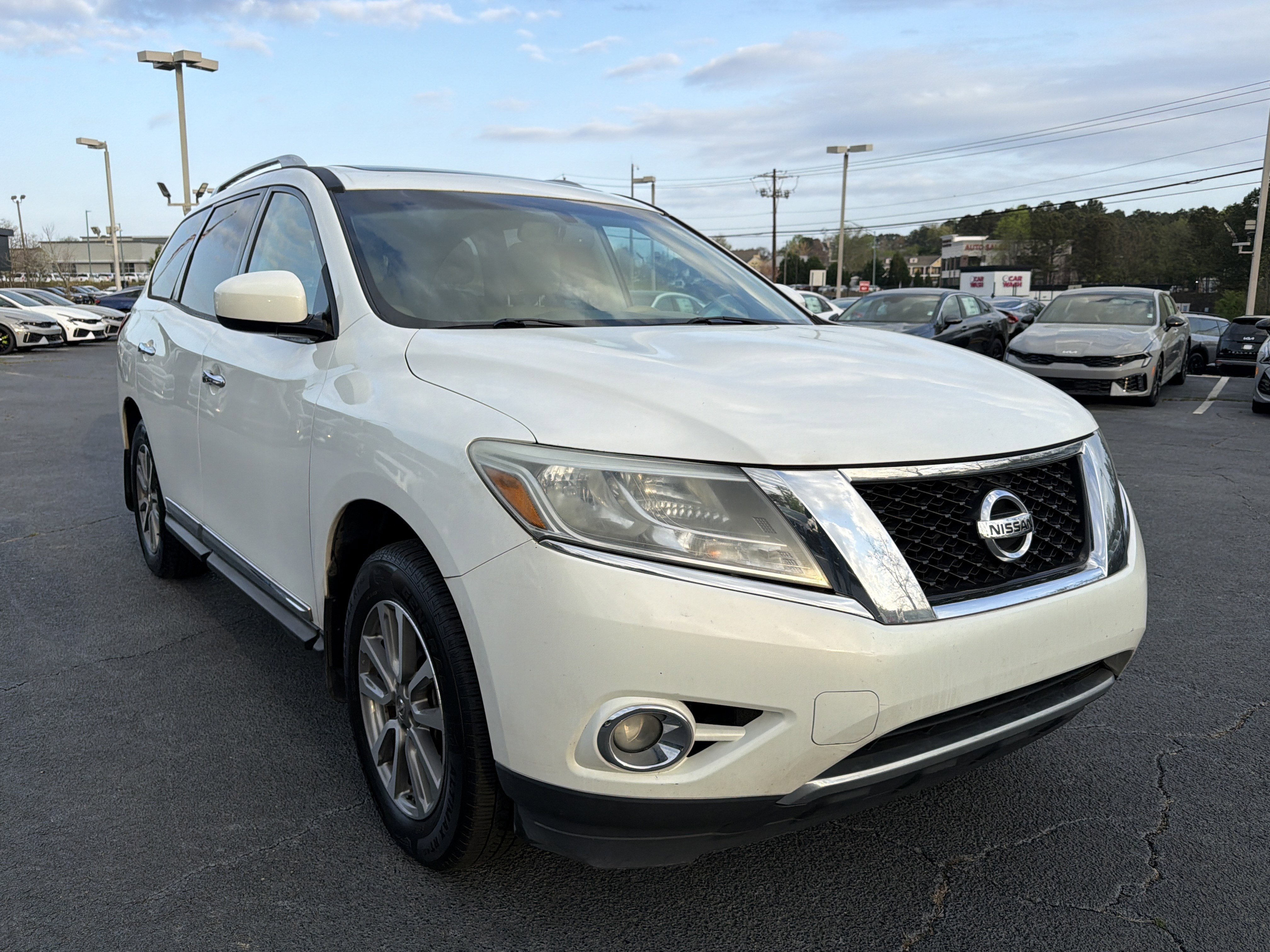 Used 2014 Nissan Pathfinder SL w/ SL Premium Package image 2