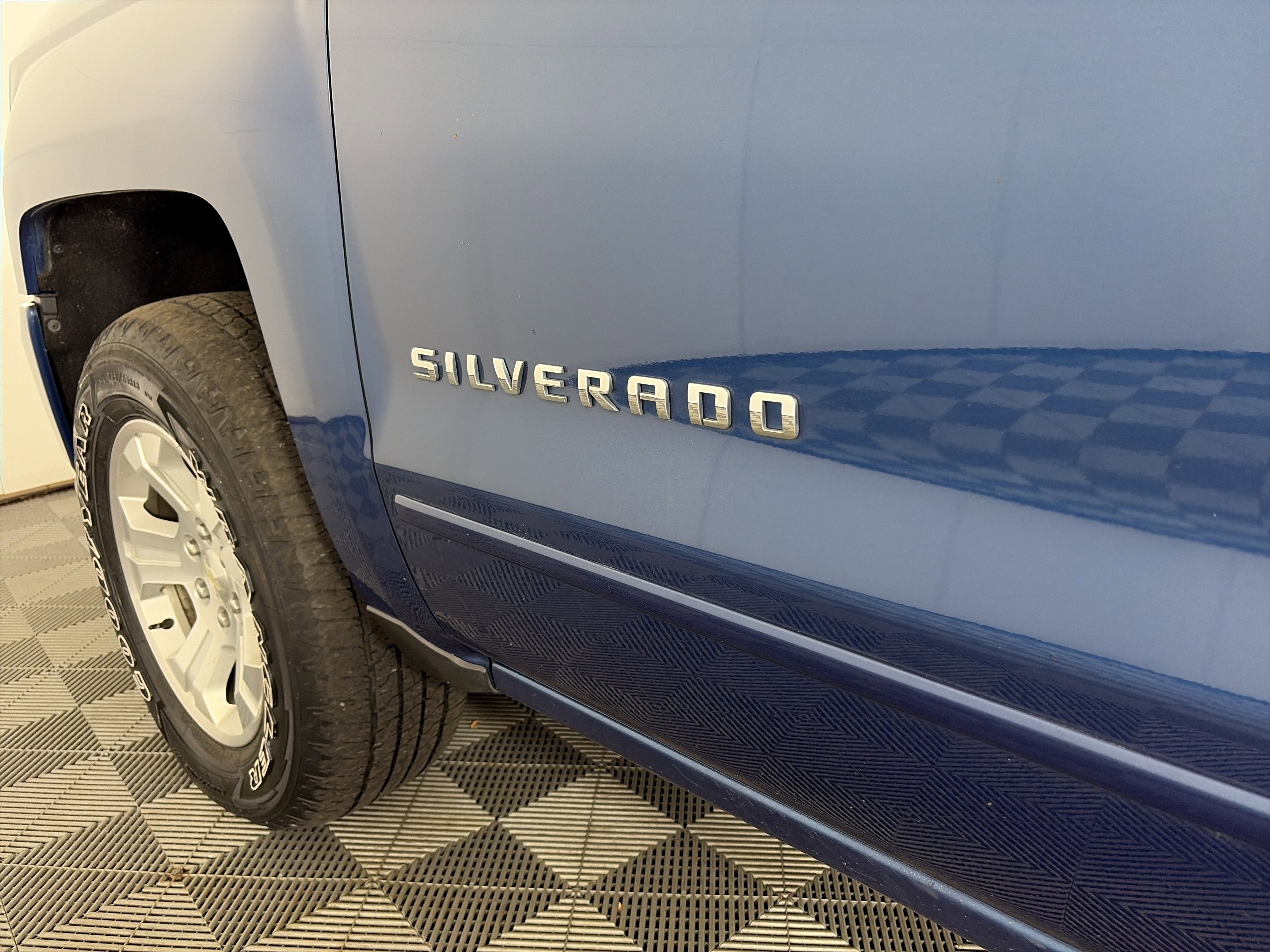 Used 2018 Chevrolet Silverado 1500 LT w/ All Star Edition AWD/4WD image 19