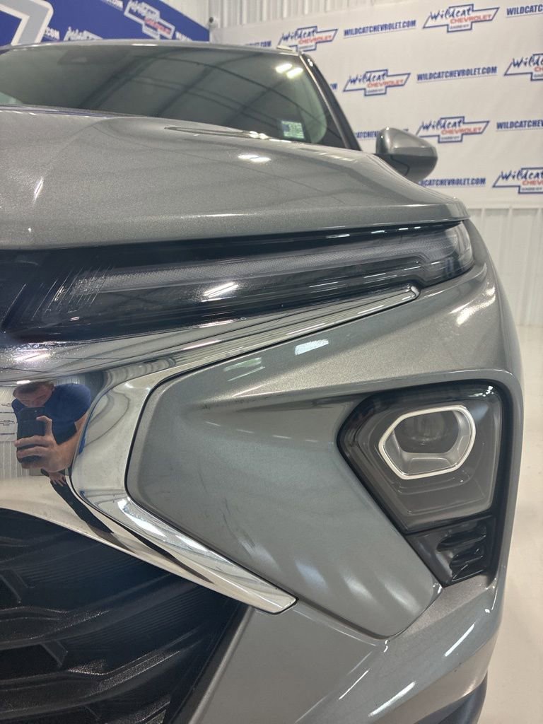 Used 2025 Chevrolet TrailBlazer LT AWD/4WD image 16
