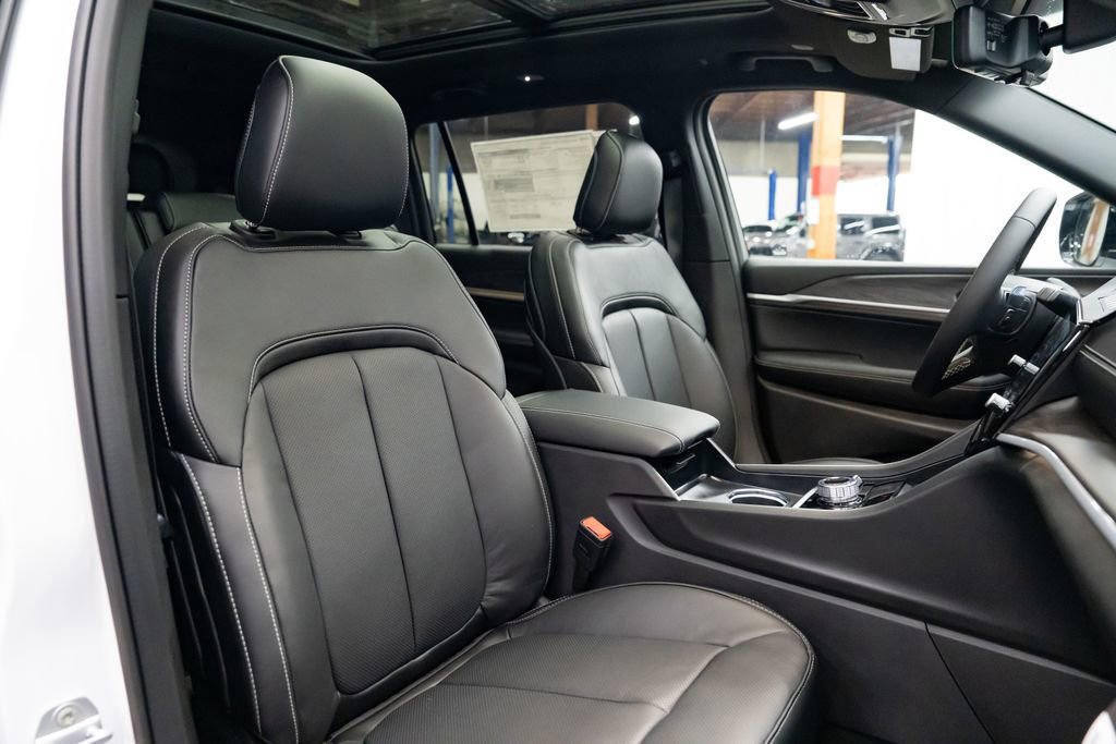 New 2026 Jeep Grand Cherokee L Limited AWD/4WD image 31
