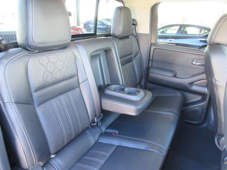 Used 2023 Nissan Frontier SV w/ SV Premium Package image 28