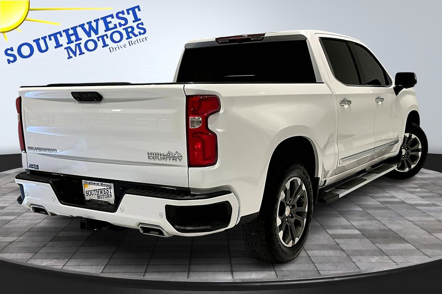 Used 2024 Chevrolet Silverado 1500 High Country AWD/4WD image 7