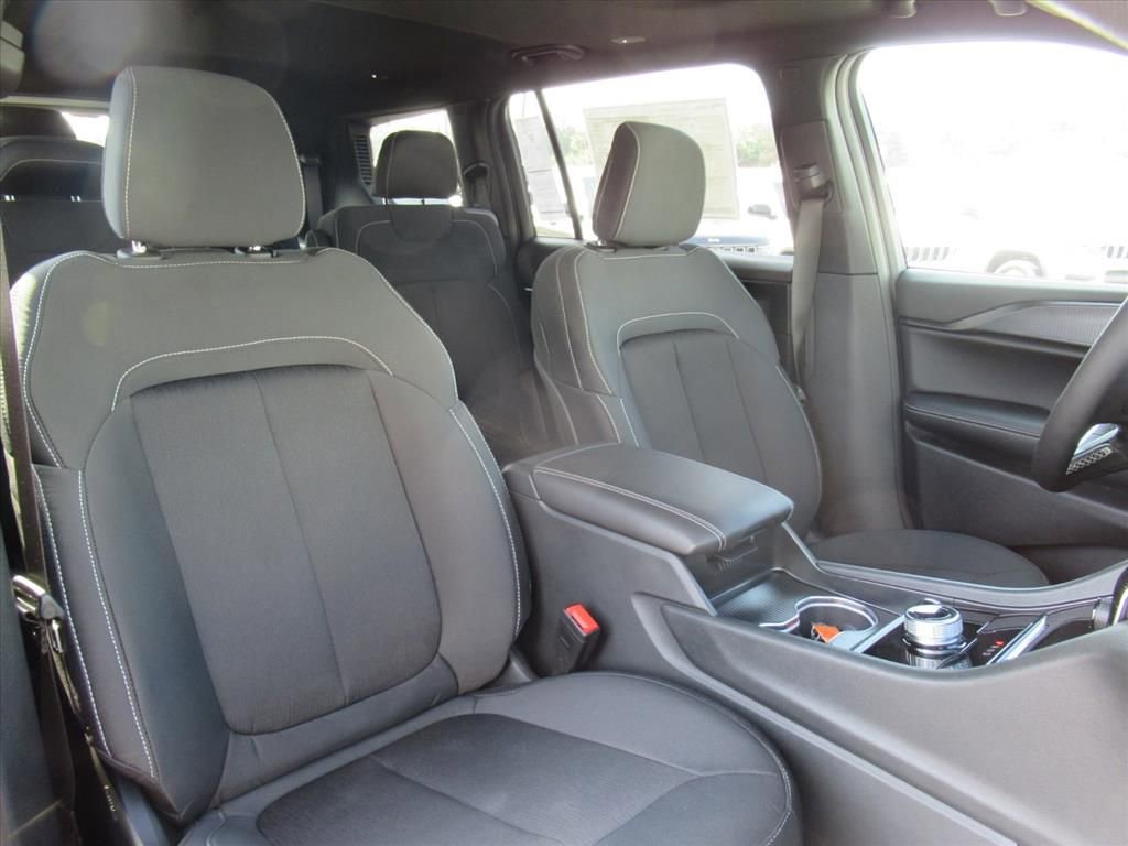 New 2025 Jeep Grand Cherokee L Laredo w/ Luxury Tech Group I image 9