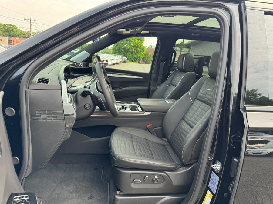 Used 2026 Cadillac Escalade ESV V AWD/4WD image 17