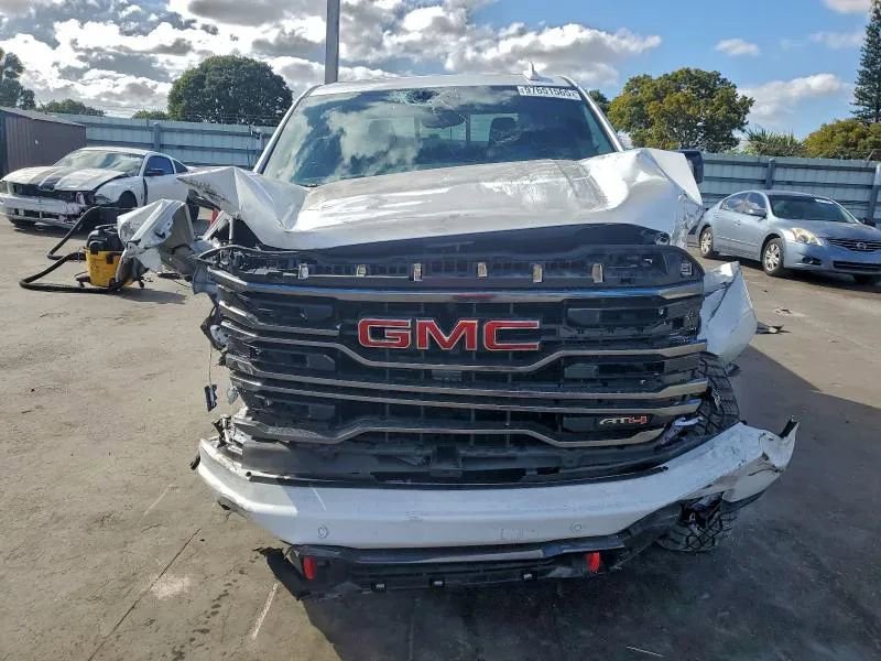 Used 2024 GMC Sierra 1500 AT4 w/ Technology Package image 5