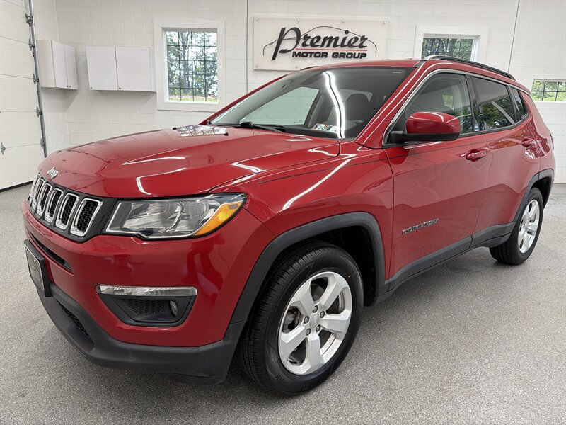 Used 2019 Jeep Compass Latitude w/ Cold Weather Group FWD image 1