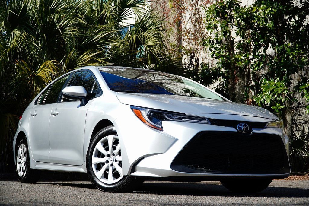 Used 2021 Toyota Corolla LE FWD image 2