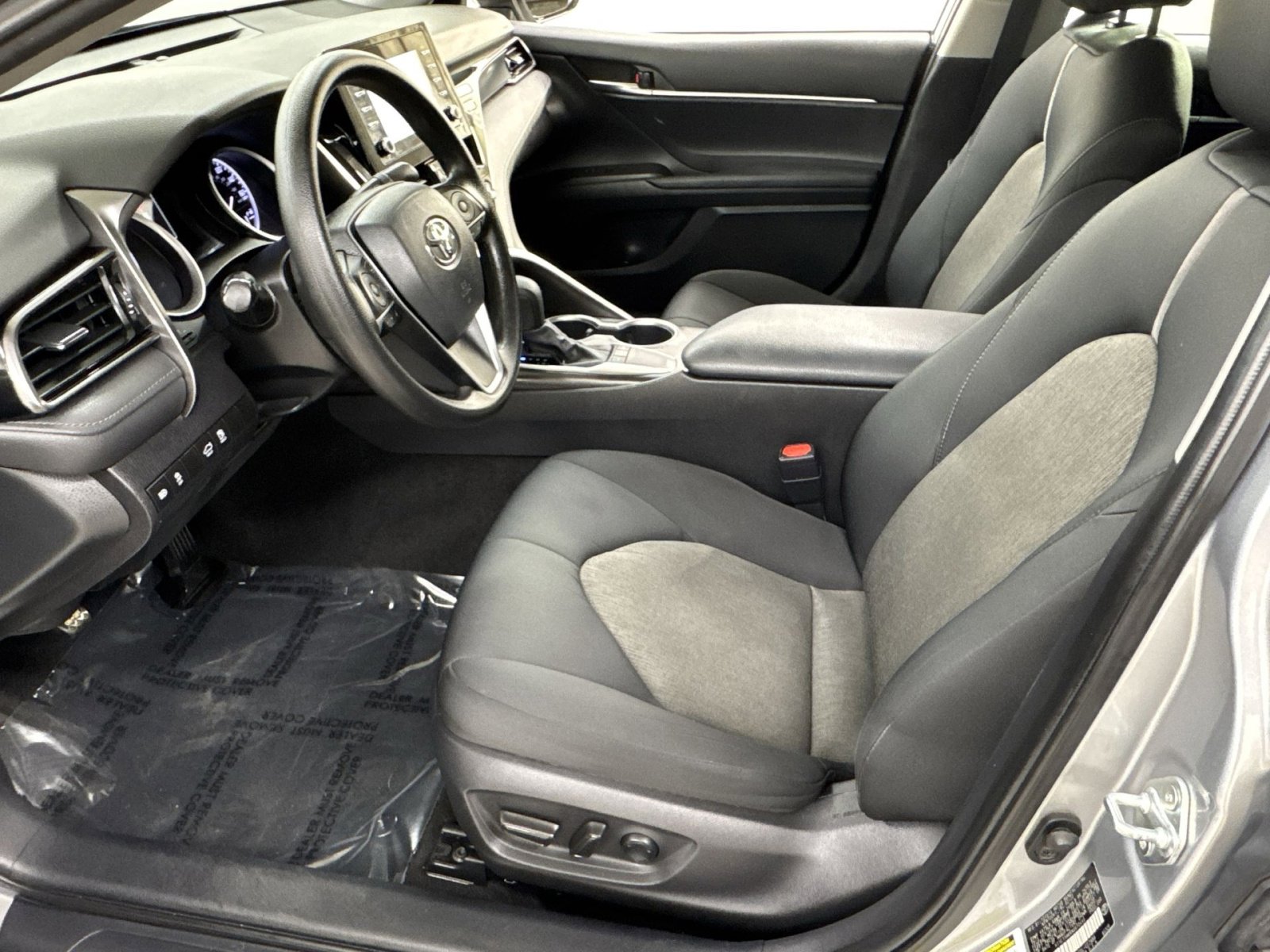 Used 2022 Toyota Camry LE image 2