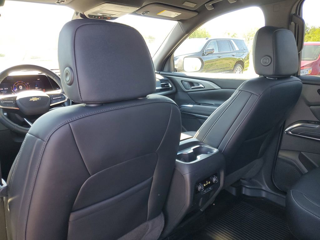 Used 2024 Chevrolet Traverse LT w/ LPO, Floor Liner Package FWD image 29