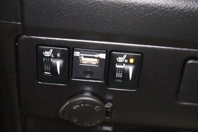 Used 2020 Toyota Sienna SE Premium w/ Nightshade Edition FWD image 16