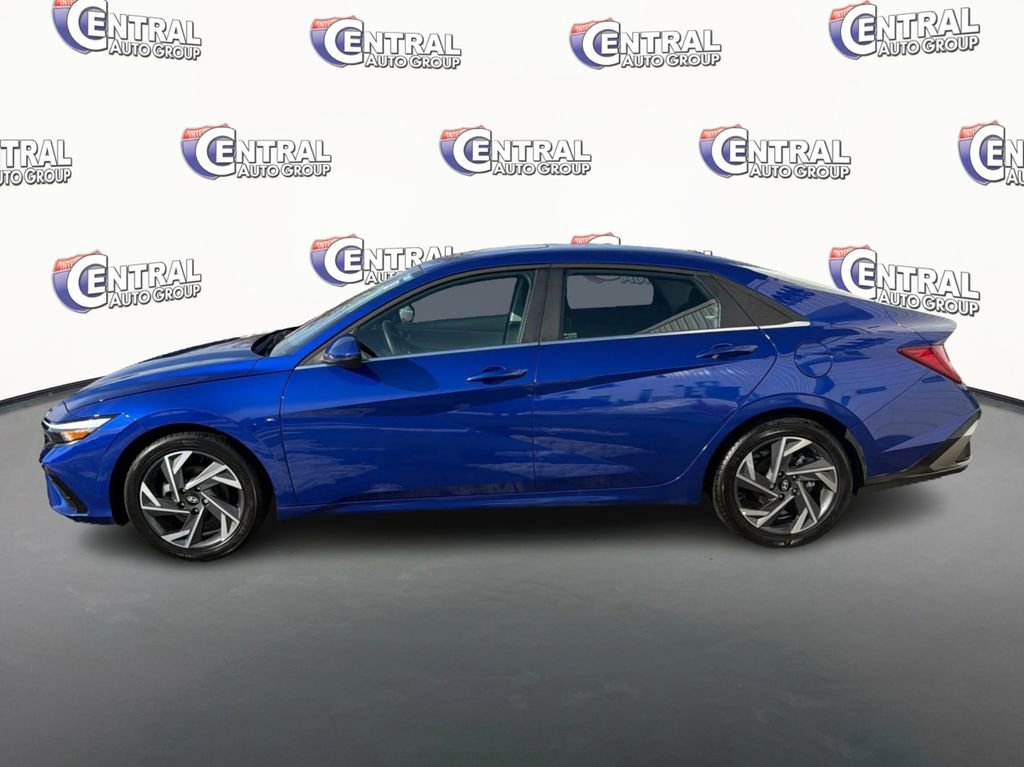 Certified 2025 Hyundai Elantra SEL image 8