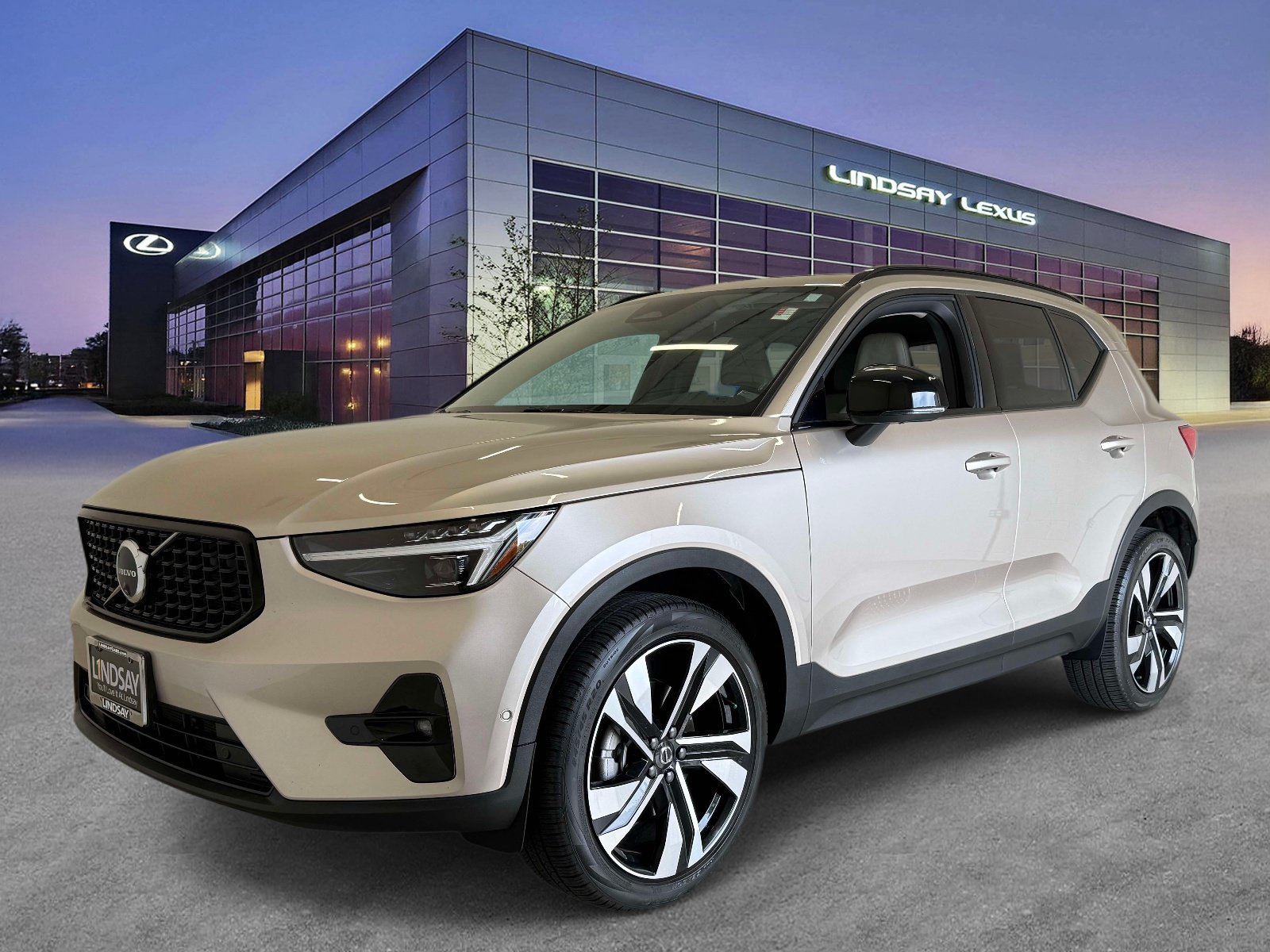 Used 2024 Volvo XC40 B5 Ultimate w/ Climate Package