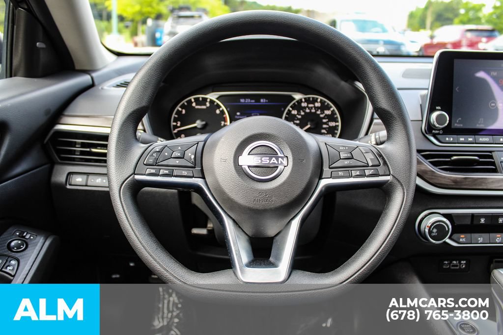 Used 2025 Nissan Altima 2.5 SV FWD image 24