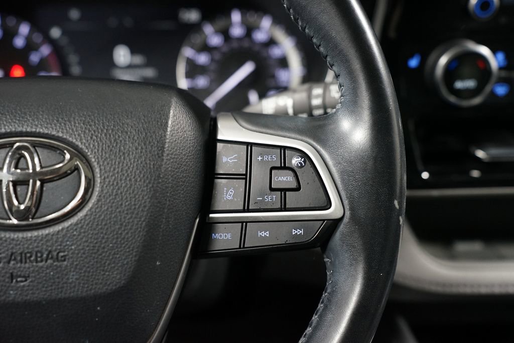 Used 2022 Toyota Highlander XLE image 13