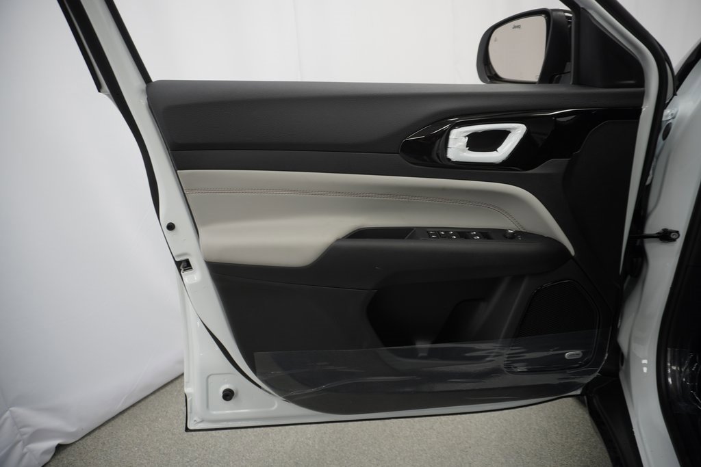 Certified 2024 Jeep Compass Limited w/ Sun and Sound Group image 34