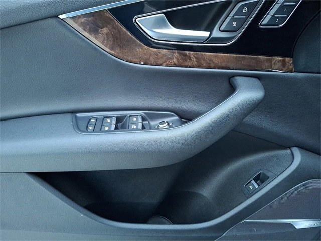 Used 2017 Audi Q7 3.0T Premium Plus w/ Premium Plus Package image 14