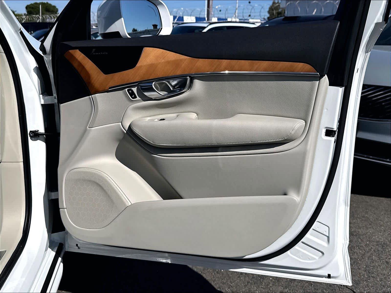Used 2022 Volvo XC90 T8 Inscription Expression w/ Advanced Package AWD/4WD image 27