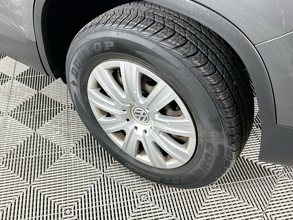 Used 2012 Volkswagen Tiguan S image 33