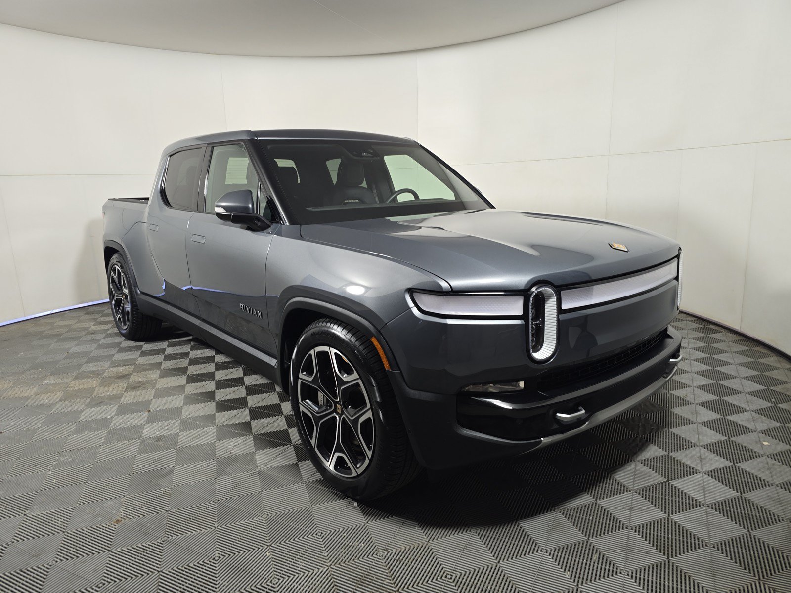 Used 2024 Rivian R1T Adventure AWD/4WD image 7
