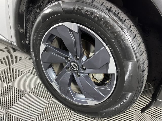 Used 2024 Nissan Rogue SV FWD image 16