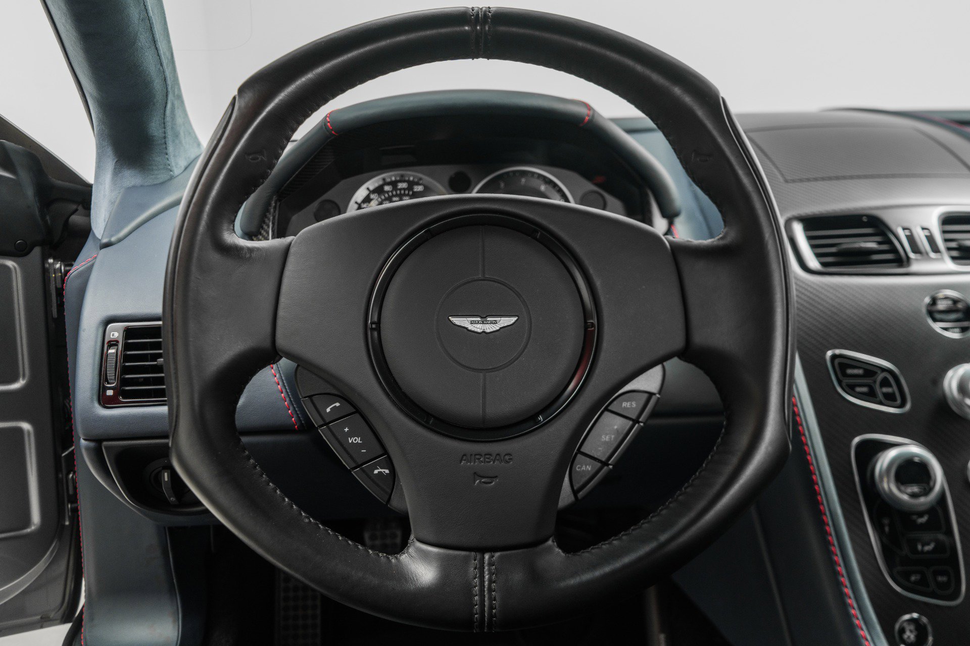 Used 2017 Aston Martin V12 Vantage S image 15
