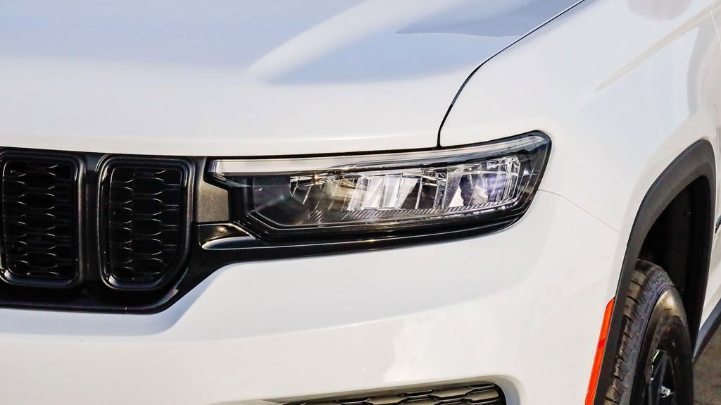 New 2025 Jeep Grand Cherokee Altitude image 5